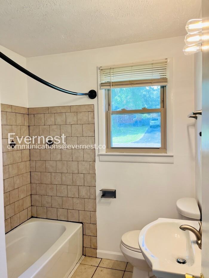 847 Rose Park Dr - Photo 7 of 12