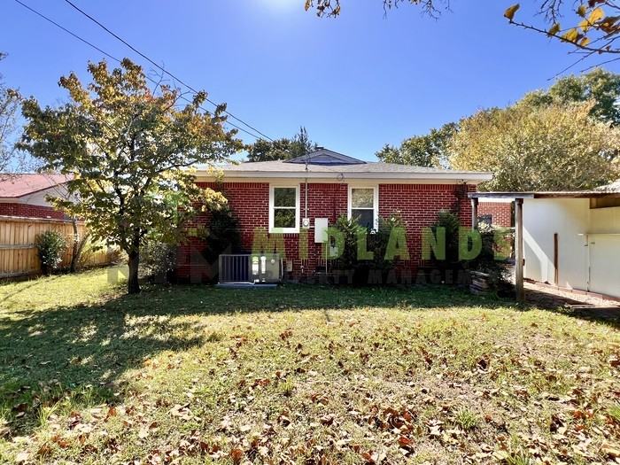 1528 Hazel St - Photo 4 of 37
