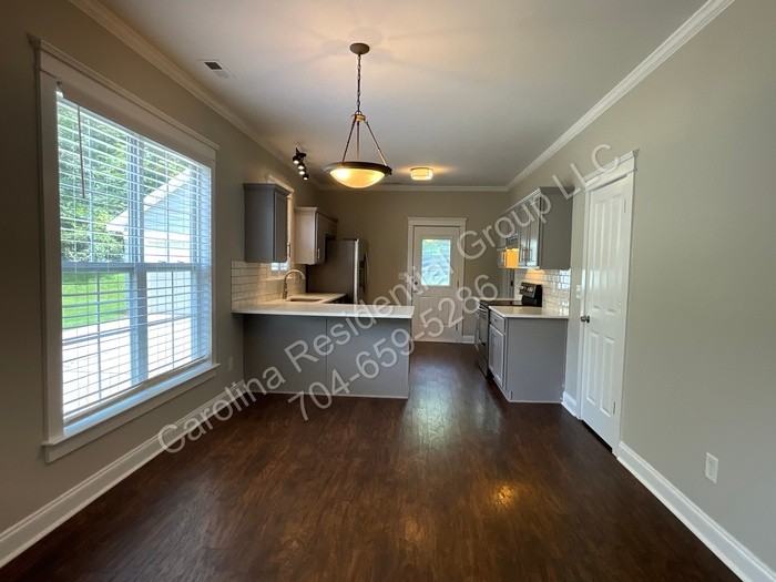8228 Ballymore Ct - Photo 5 of 20