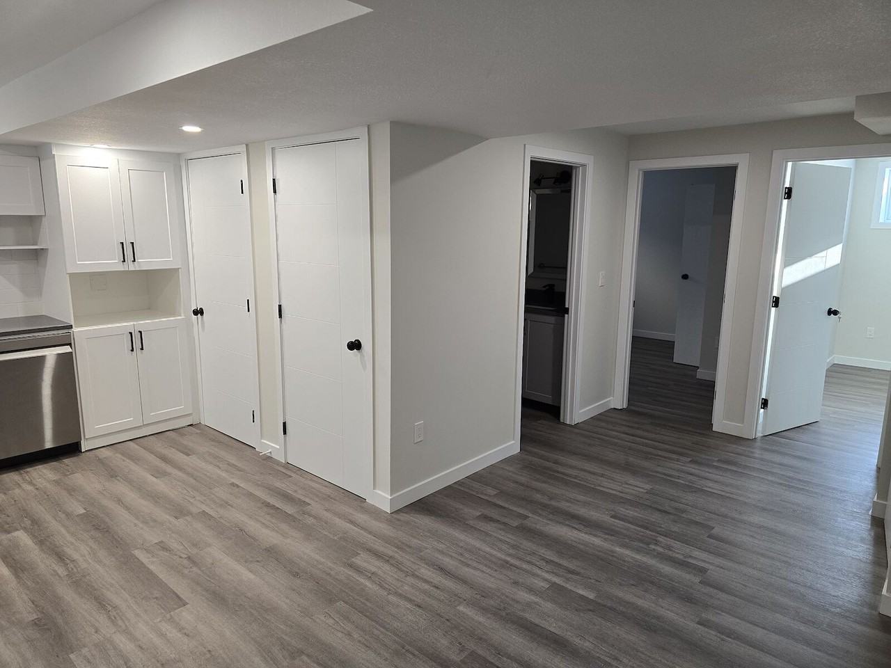 382 Chelsom Manor - Photo 3 of 10