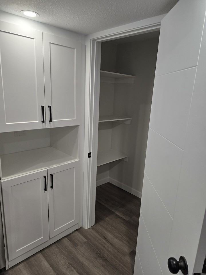 382 Chelsom Manor - Photo 5 of 10