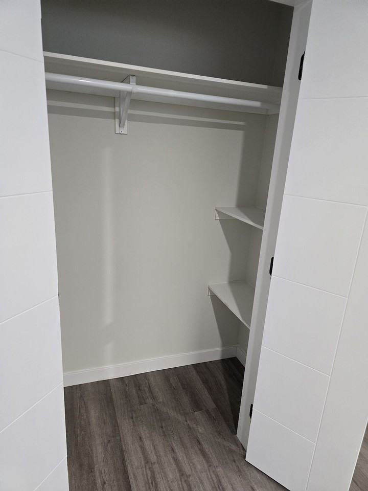 382 Chelsom Manor - Photo 7 of 10