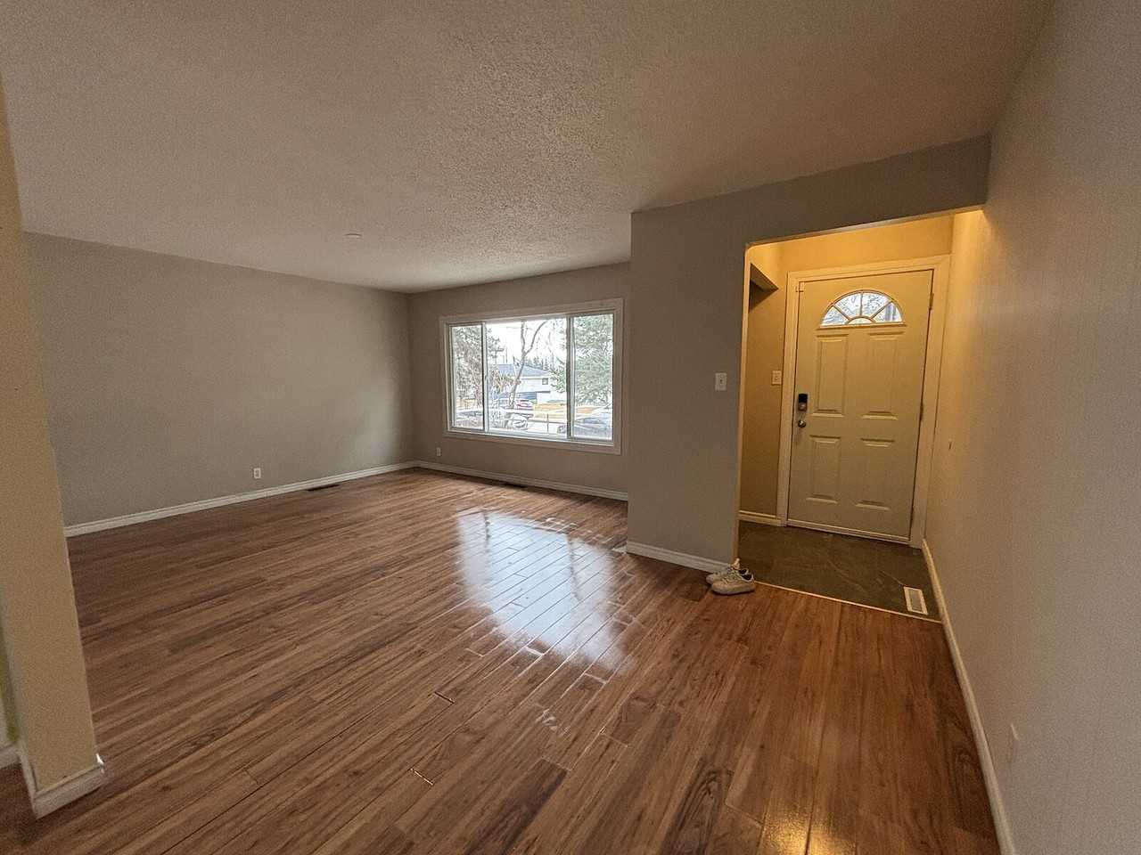 921 43 St Sw - Photo 5 of 15