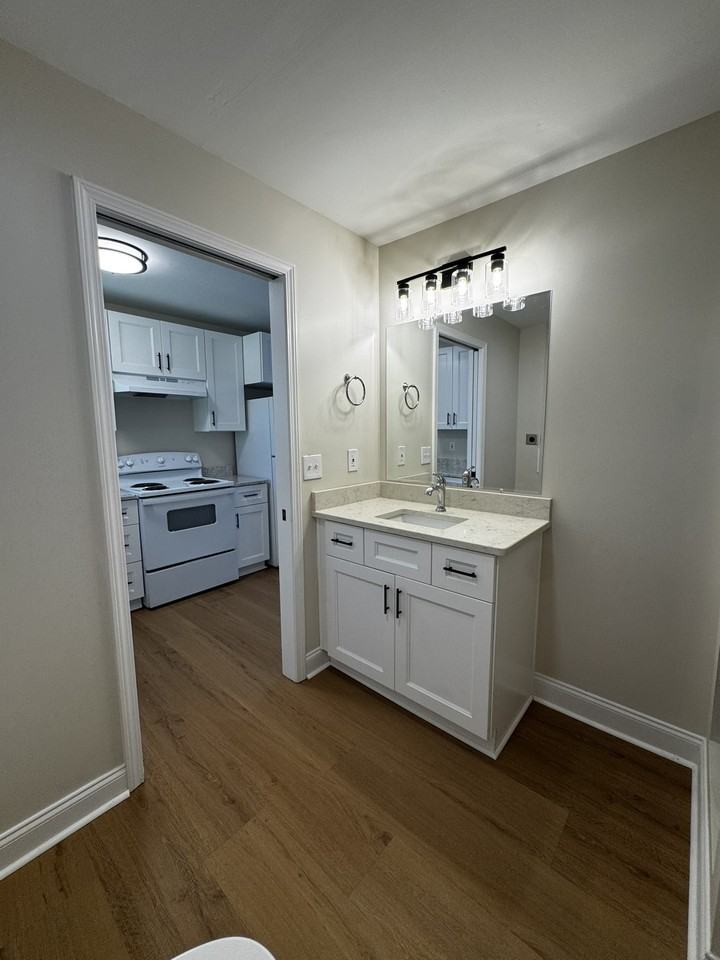 368 Cannon Dr #C - Photo 6 of 18