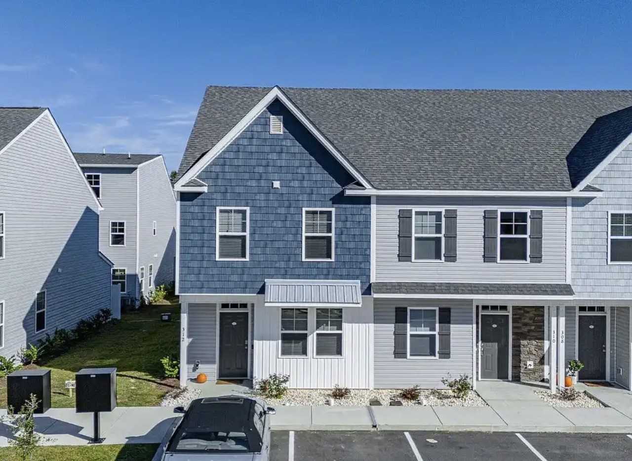 312 Starfish Ln - Photo 2 of 5