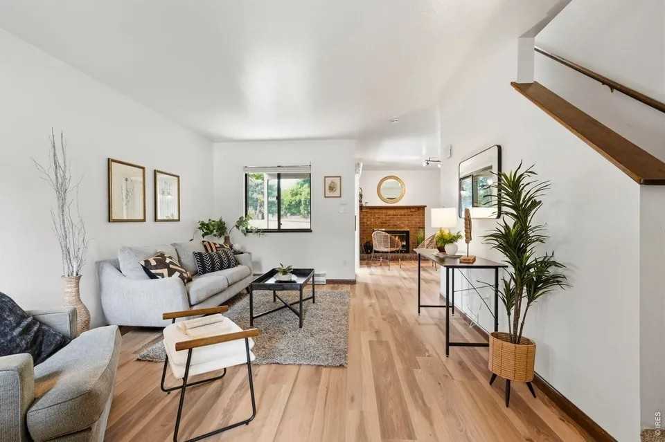 2833 Stover St #NA - Photo 2 of 13