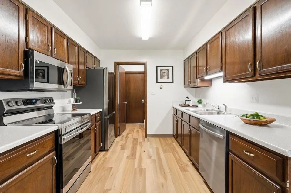 2833 Stover St #NA - Photo 7 of 13