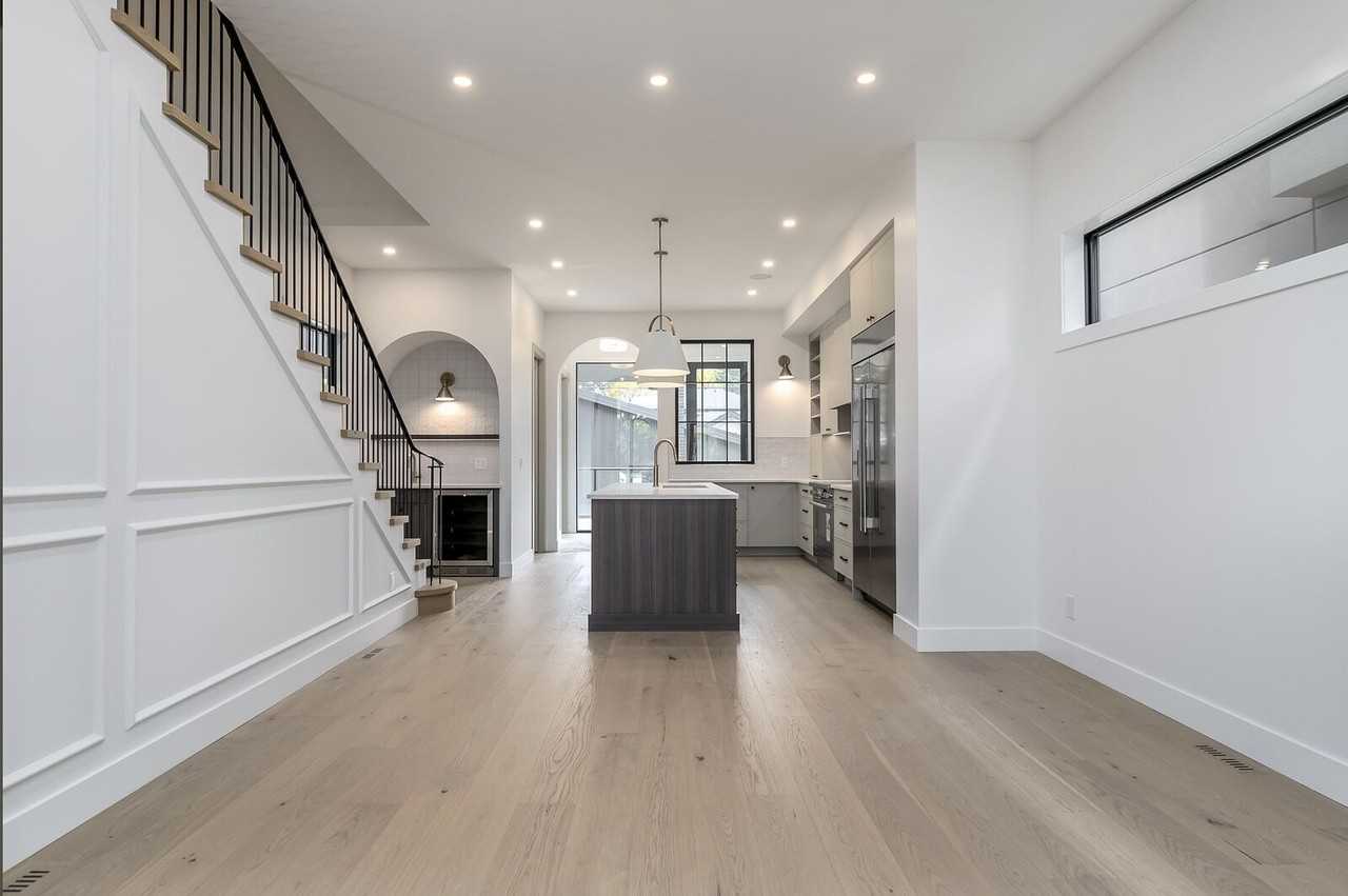 9823 147 St Nw - Photo 7 of 45