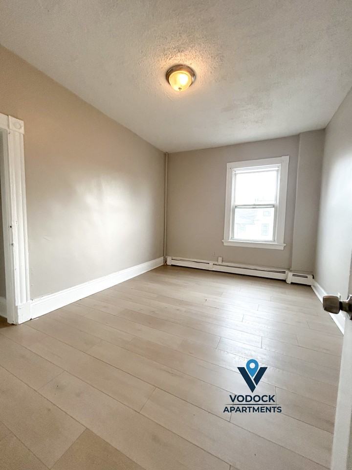 9 W Pearl St #2 - Photo 6 of 10