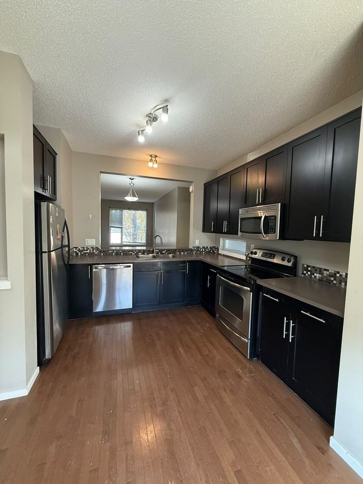 69 Chapalina Sq Se - Photo 5 of 26