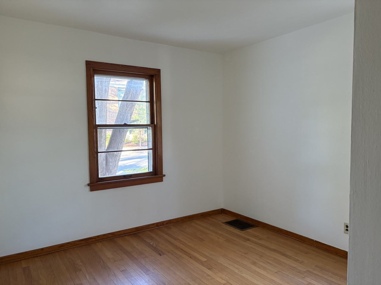 113 Van Deusen St #NA - Photo 4 of 6