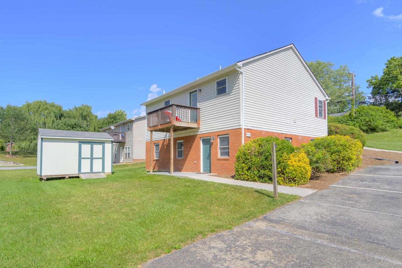 913 Giles Rd #913 - Photo 3 of 18