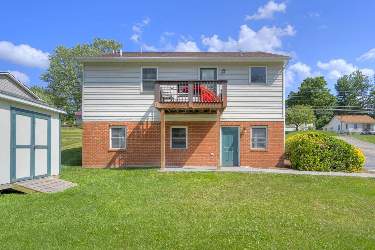 913 Giles Rd #913 - Photo 4 of 18