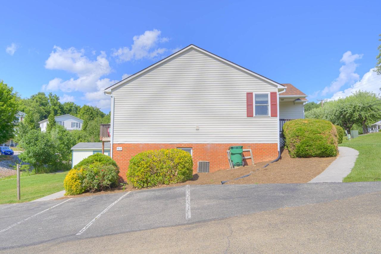 913 Giles Rd #913 - Photo 5 of 18