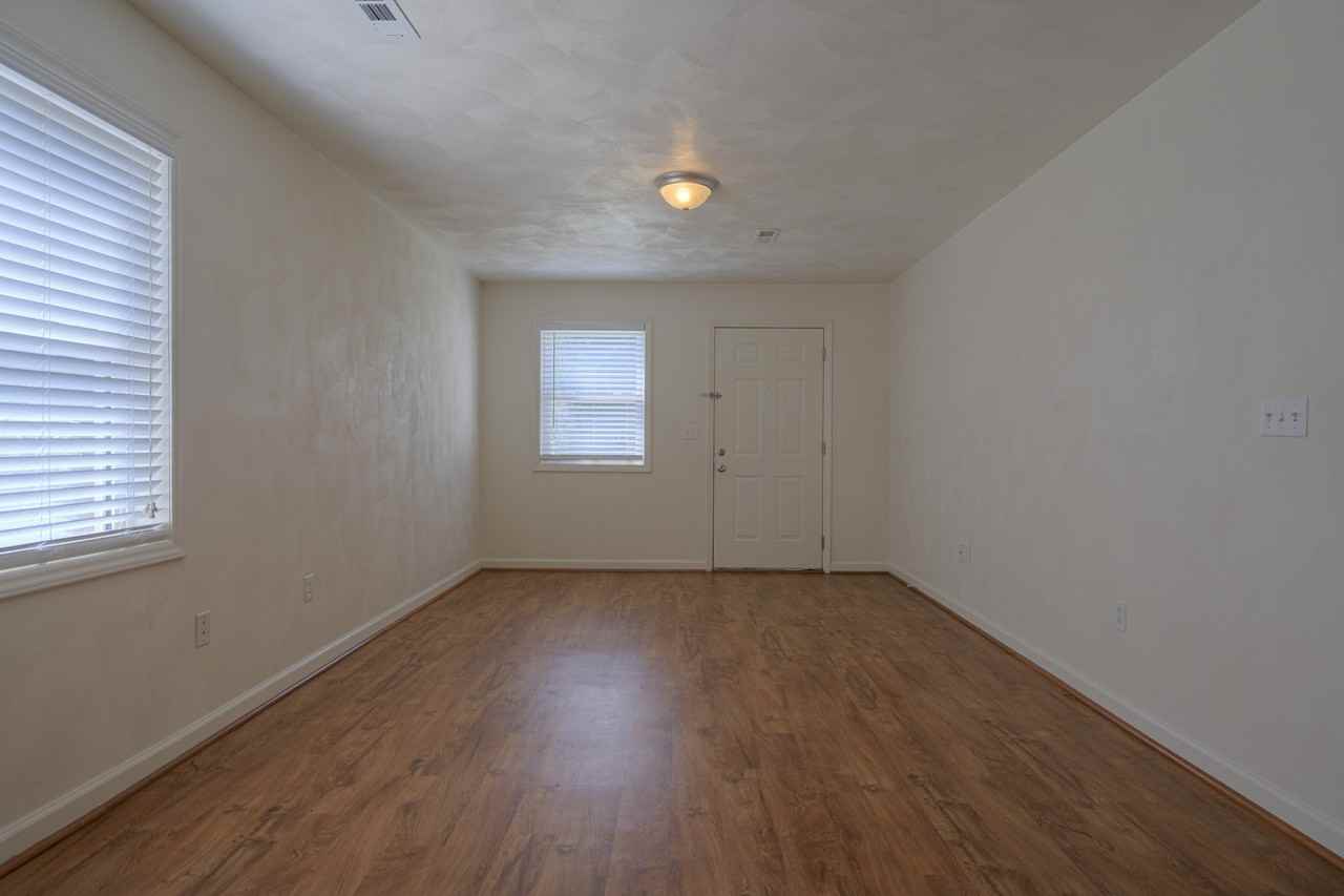 913 Giles Rd #913 - Photo 7 of 18