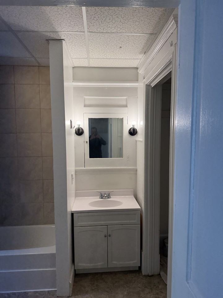 1717 E 1st St #5 - Photo 2 of 7
