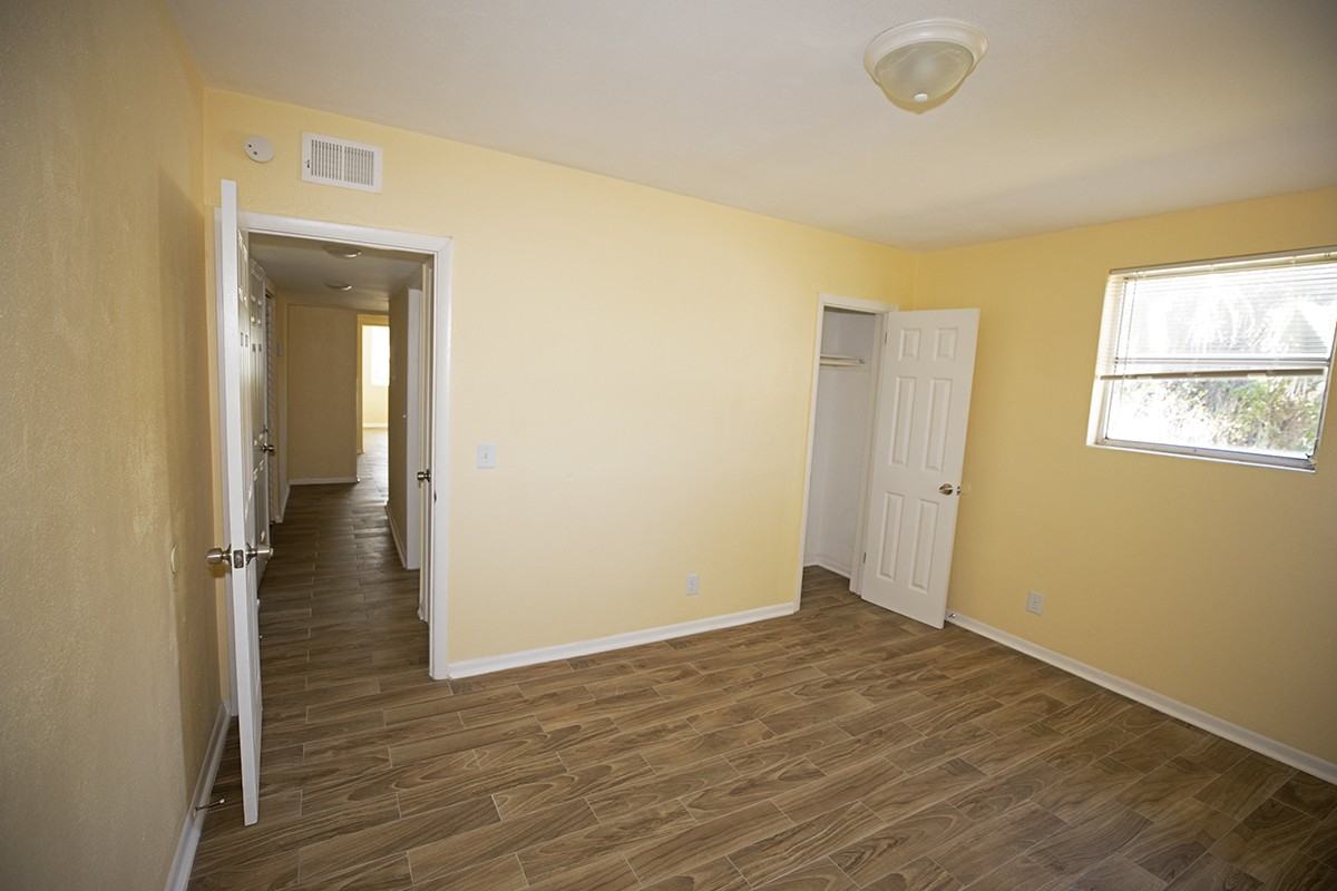 849 W 30th St #4 - Photo 5 of 11