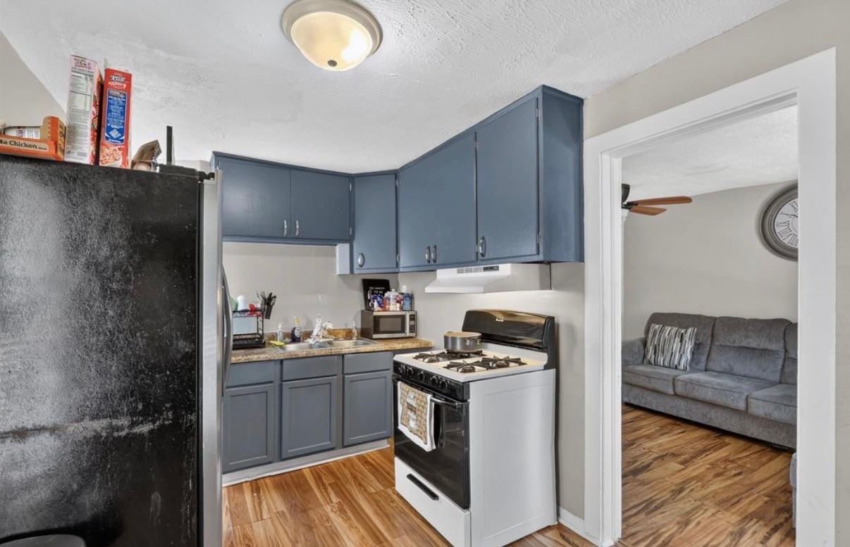 1541 West St #B - Photo 6 of 22
