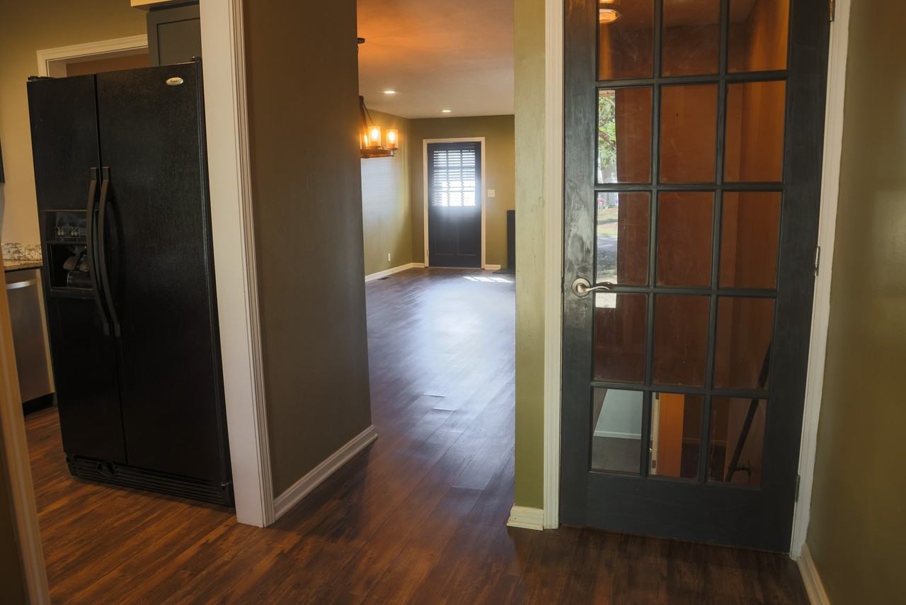 10411 Timberwood Cir - Photo 3 of 36