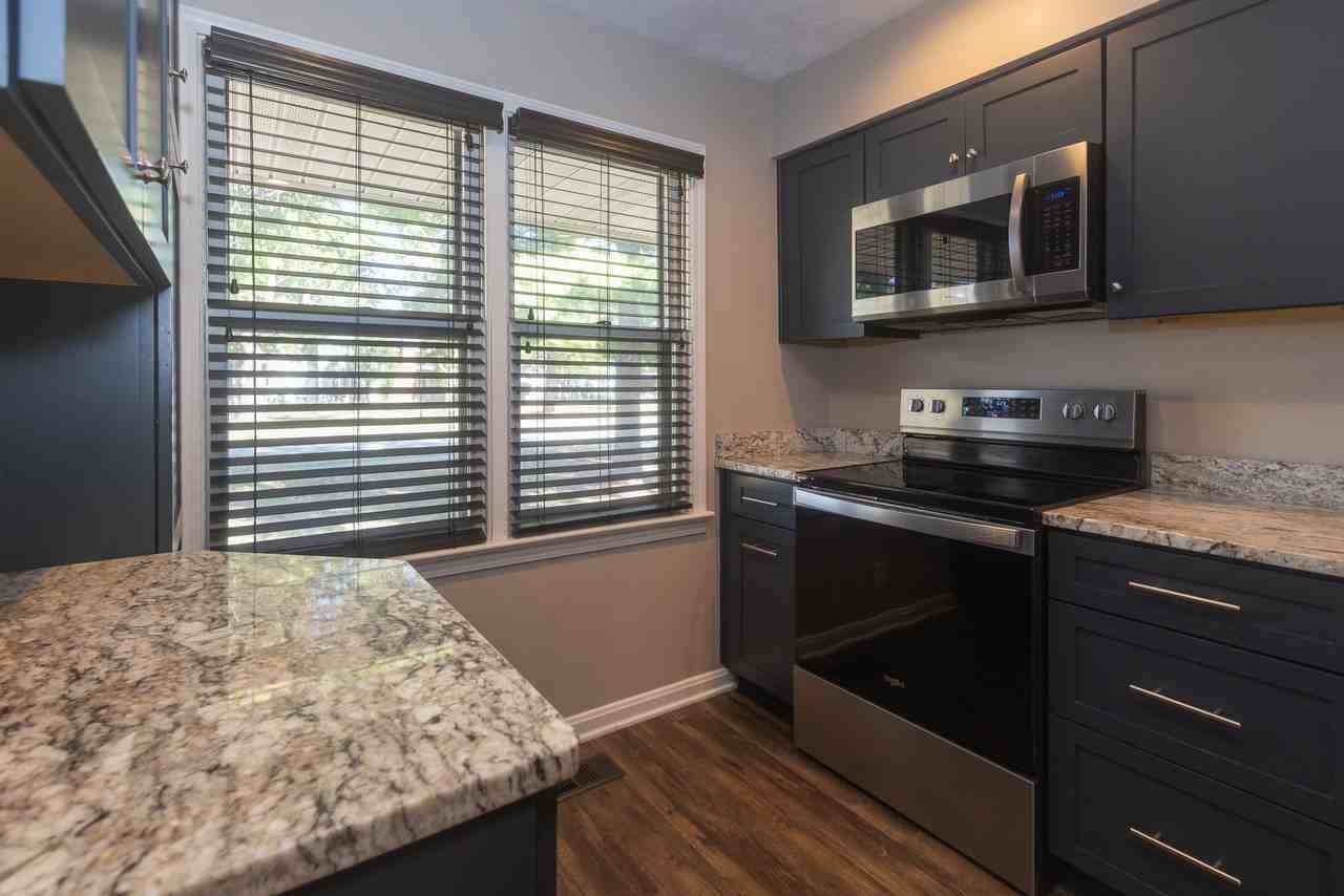 10411 Timberwood Cir - Photo 5 of 36