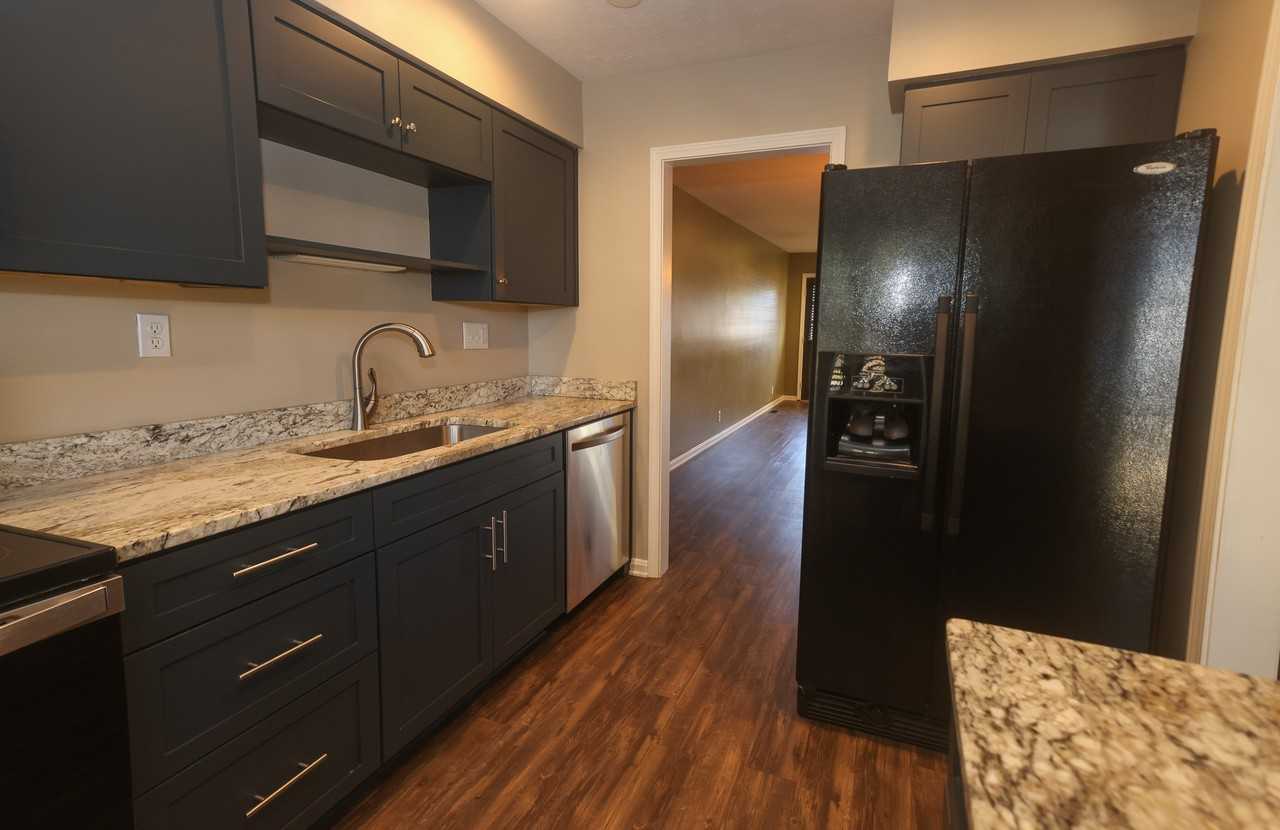 10411 Timberwood Cir - Photo 6 of 36