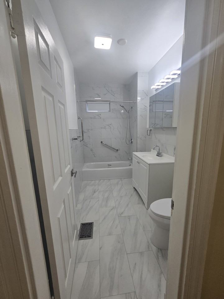 24 Harlem St #1 - Photo 5 of 16