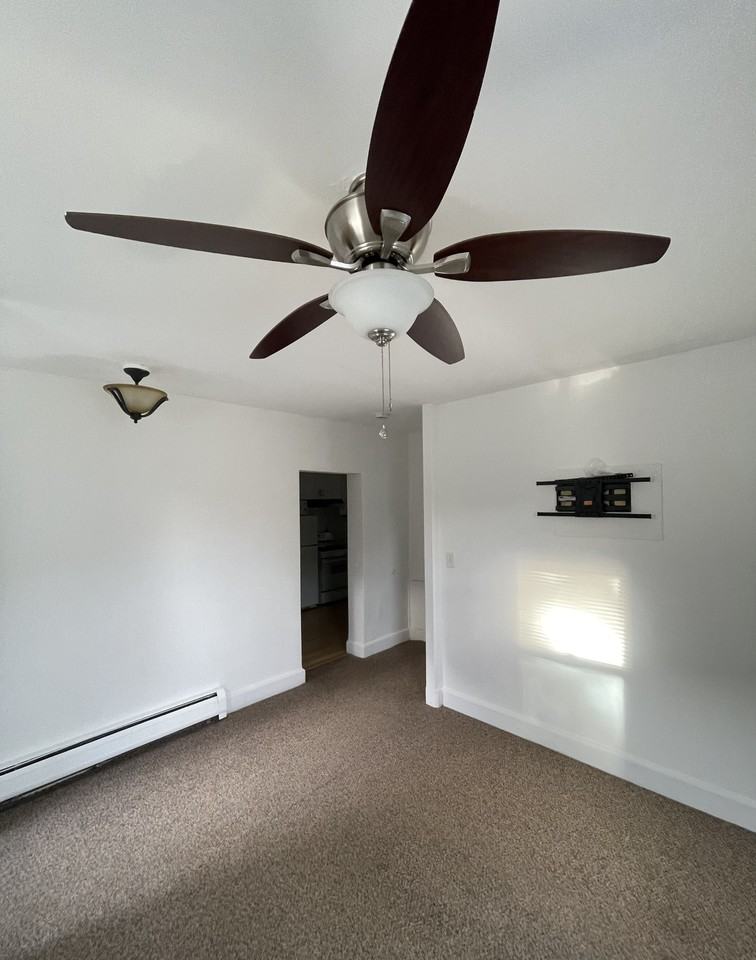32 Hobby St #1 - Photo 6 of 11