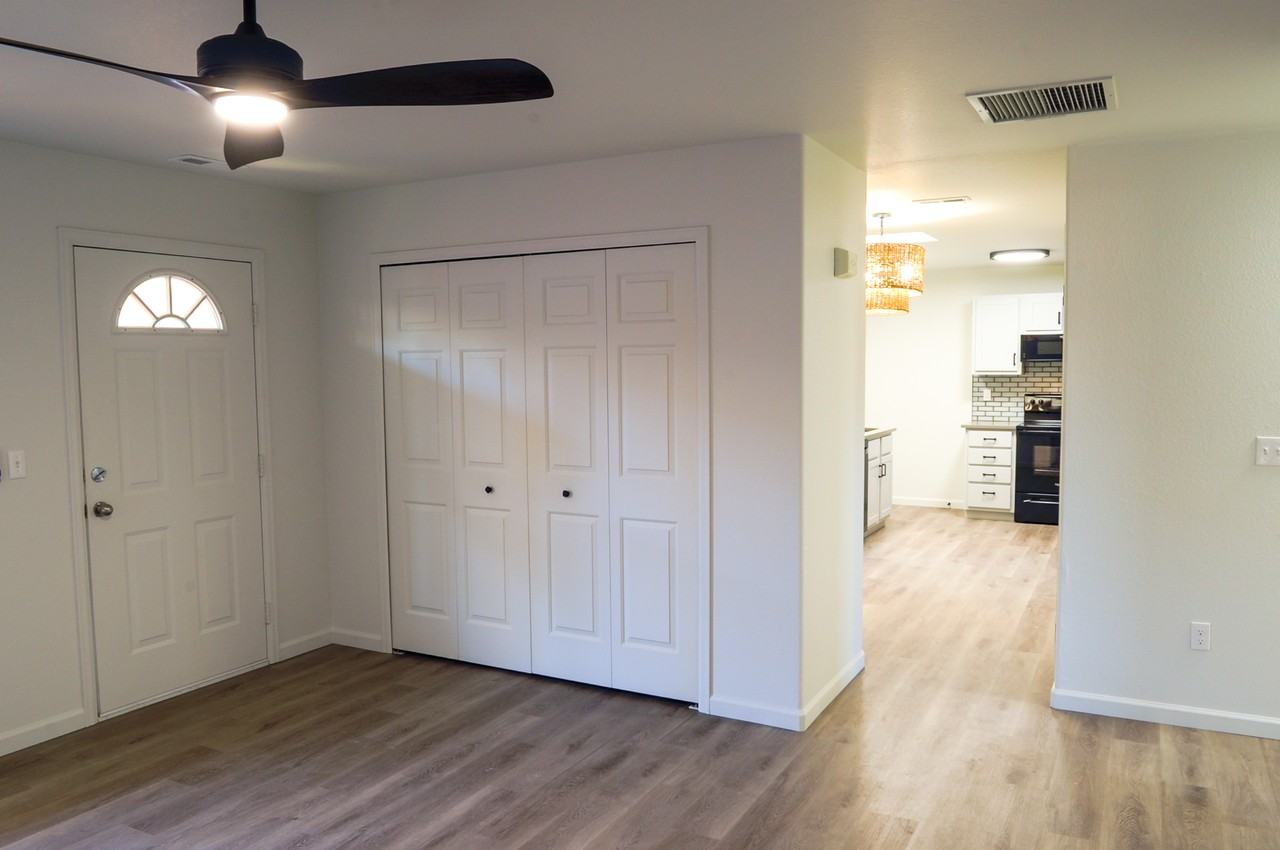 712 Yale Pl #D - Photo 2 of 17