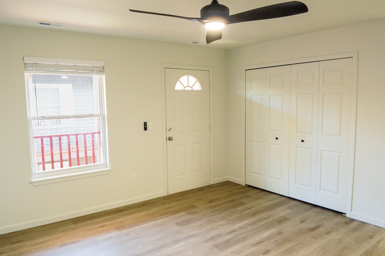 712 Yale Pl #D - Photo 3 of 17