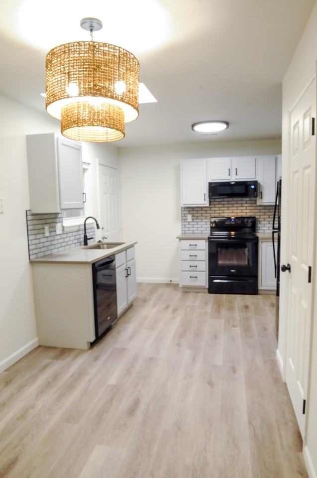 712 Yale Pl #D - Photo 4 of 17