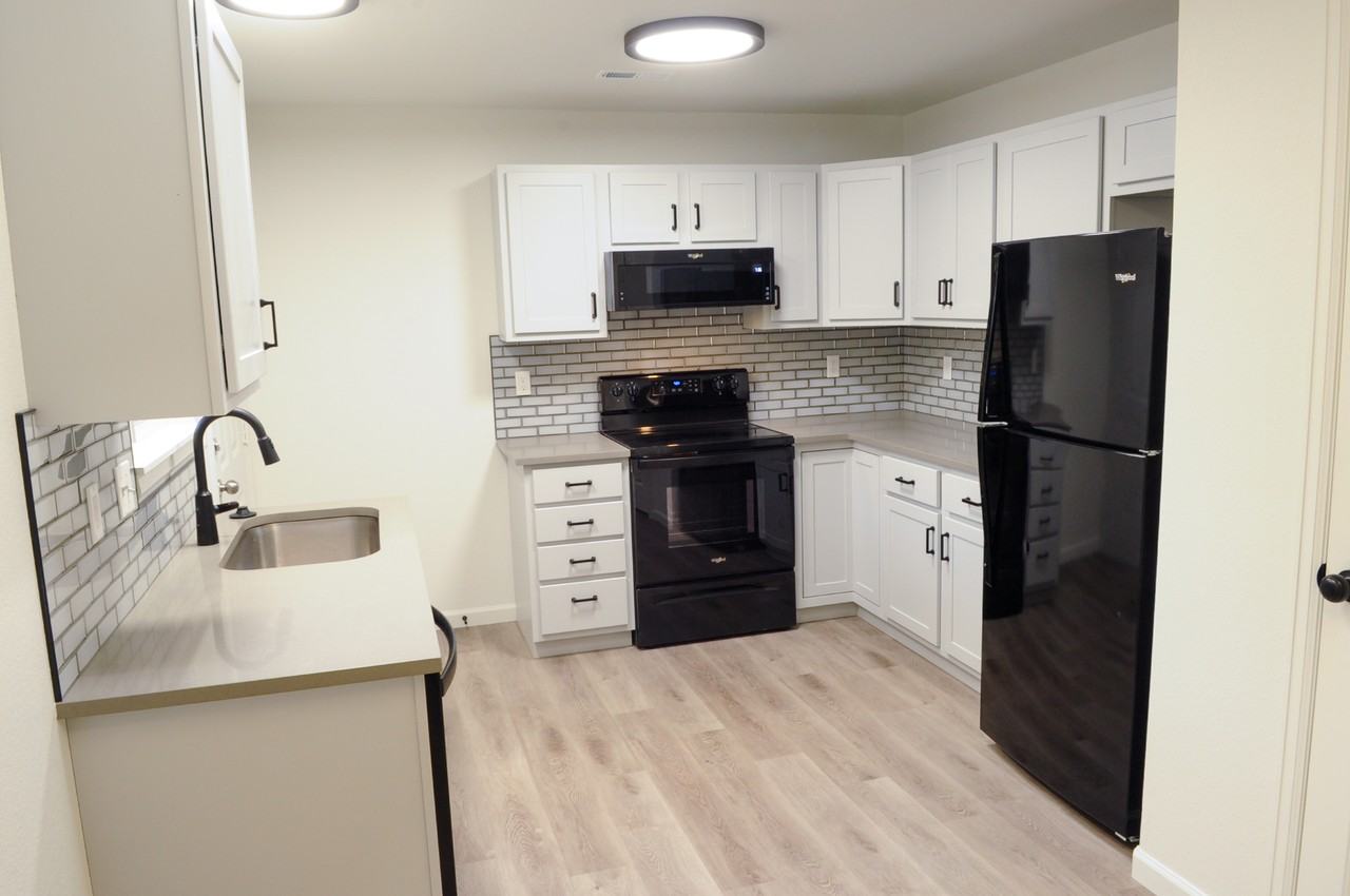 712 Yale Pl #D - Photo 5 of 17