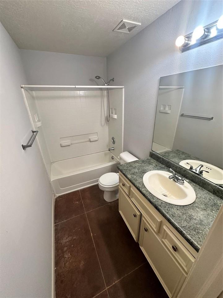 104 Lindley St #1 - Photo 5 of 10