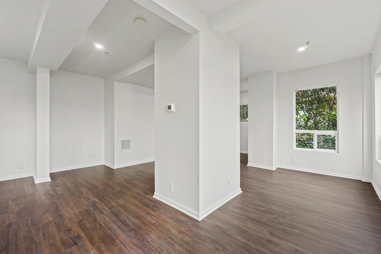 1712 Dexter Ave N #A - Photo 4 of 15