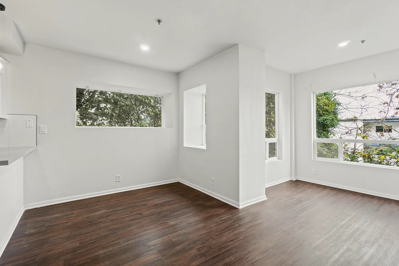 1712 Dexter Ave N #A - Photo 6 of 15