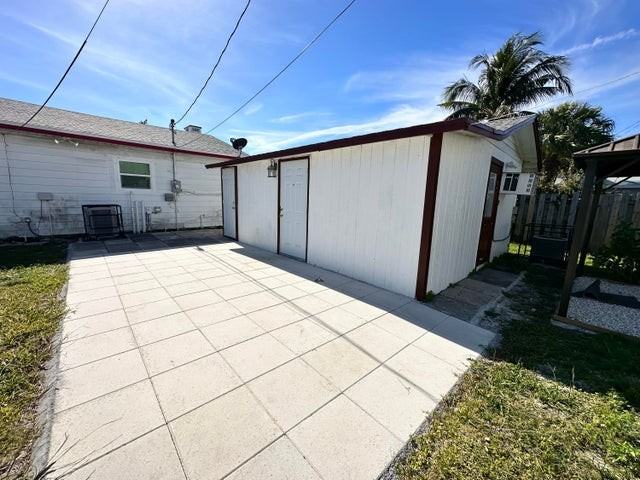 613 54th St #B - Photo 4 of 14