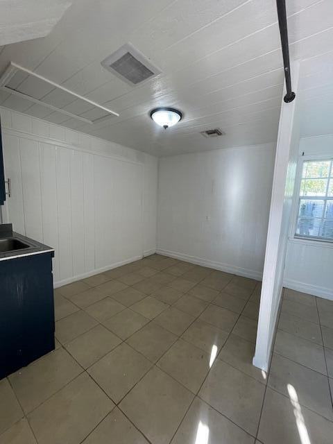 613 54th St #B - Photo 5 of 14