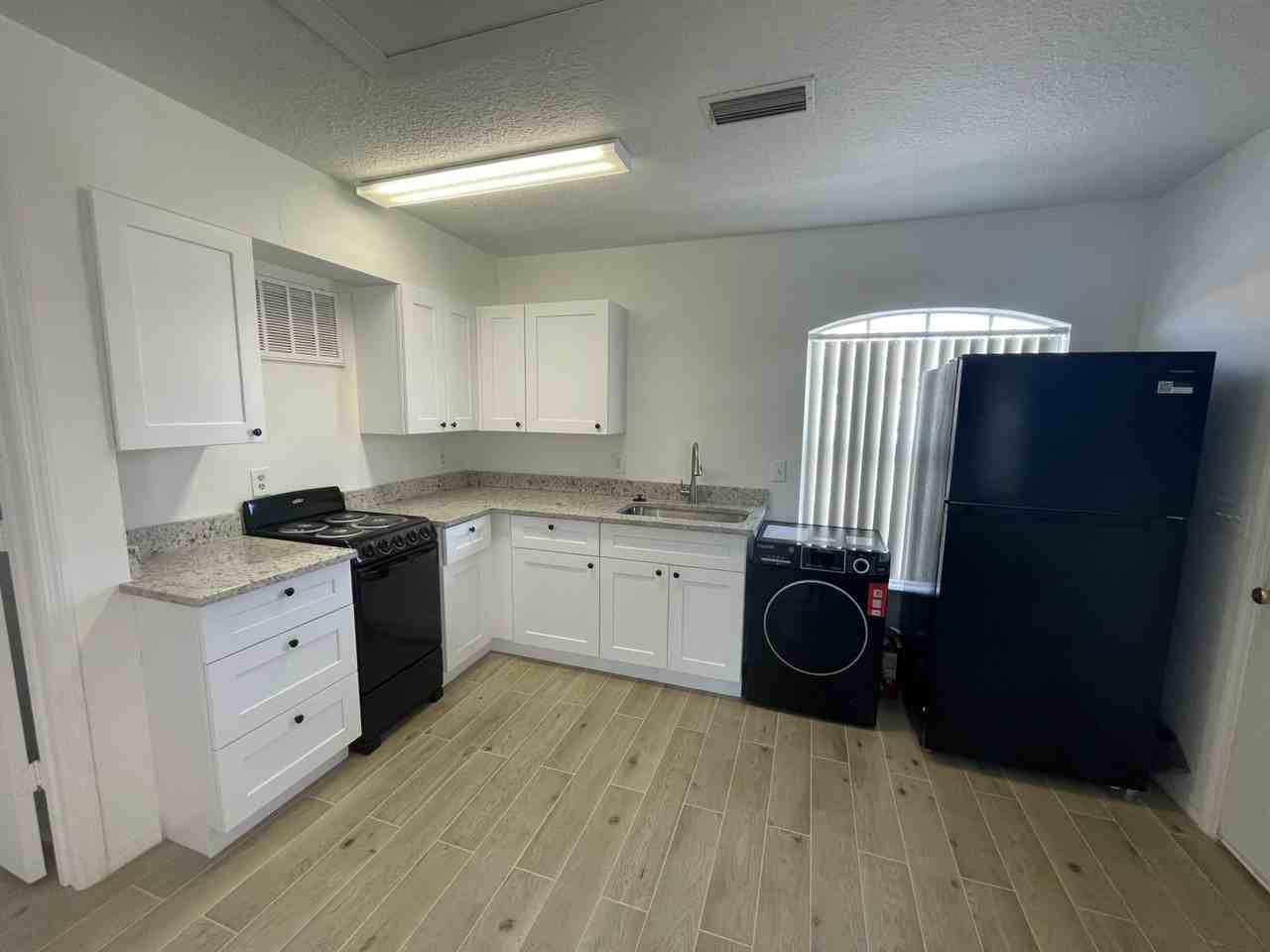 804 Washington Palm Loop #B - Photo 4 of 9