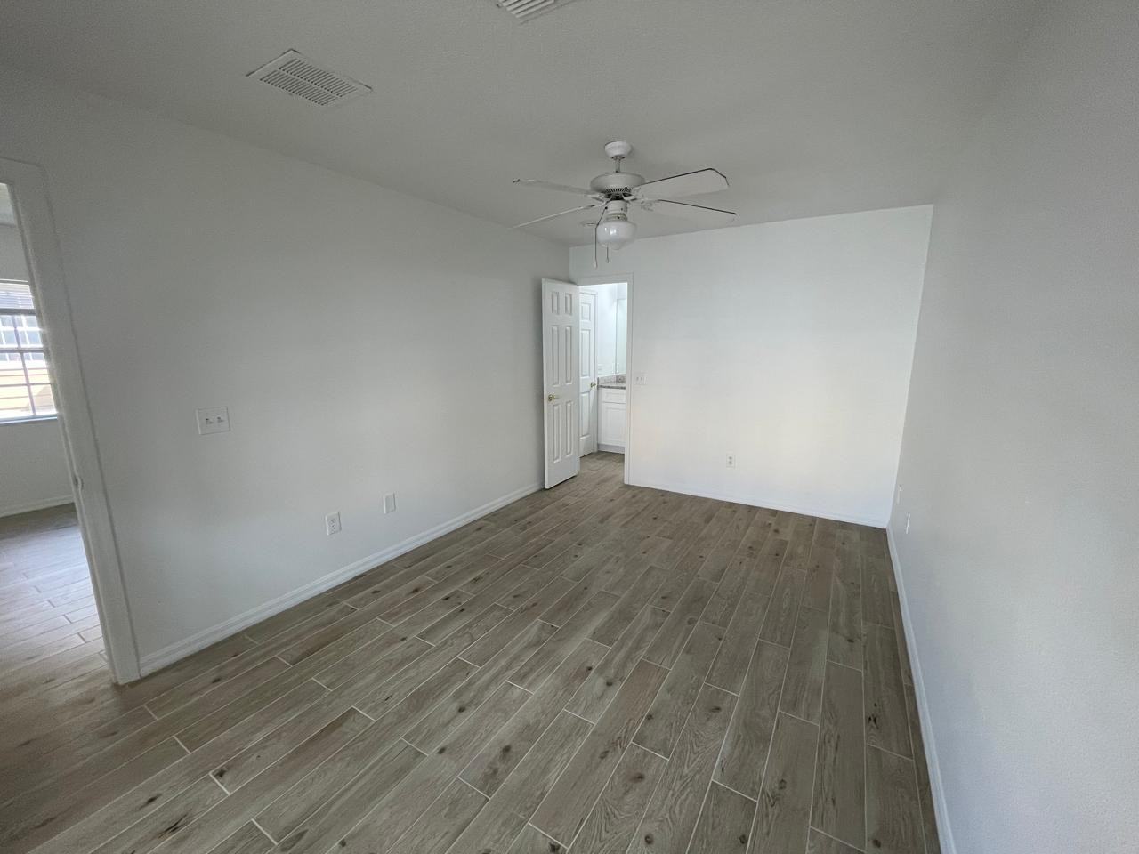 804 Washington Palm Loop #B - Photo 6 of 9