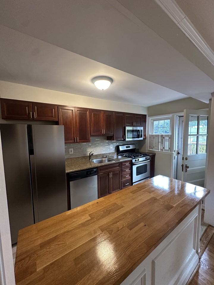 146 Dumbarton Rd #1 - Photo 3 of 13