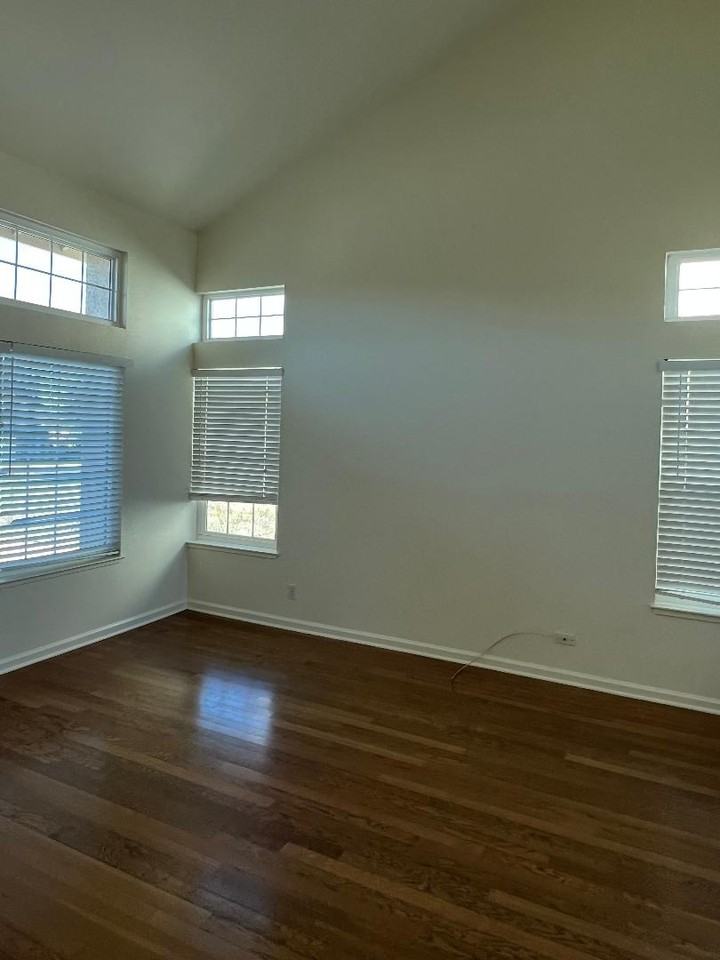 165 Pacific Ct #1 - Photo 3 of 10