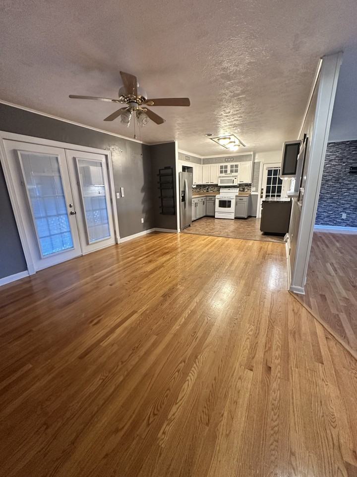 400 Eastern Dr #1 - Photo 4 of 18
