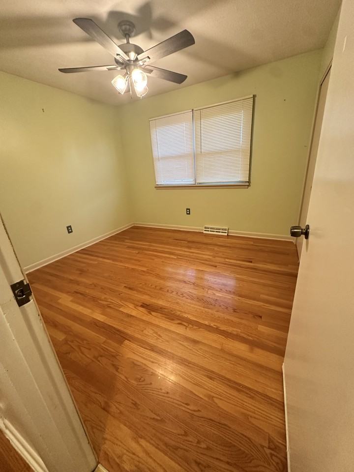 400 Eastern Dr #1 - Photo 5 of 18