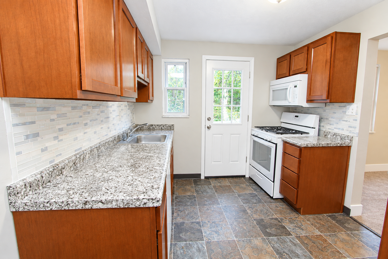 949 Sleepy Hollow Rd #949 - Photo 3 of 8
