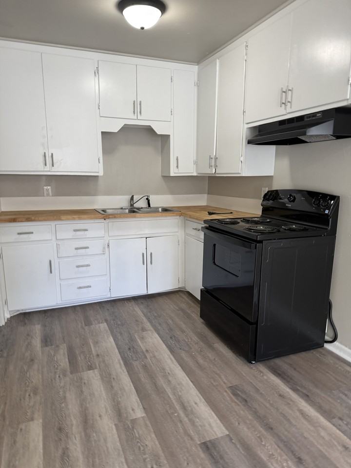 1618 Tower Dr #1 - Photo 3 of 20