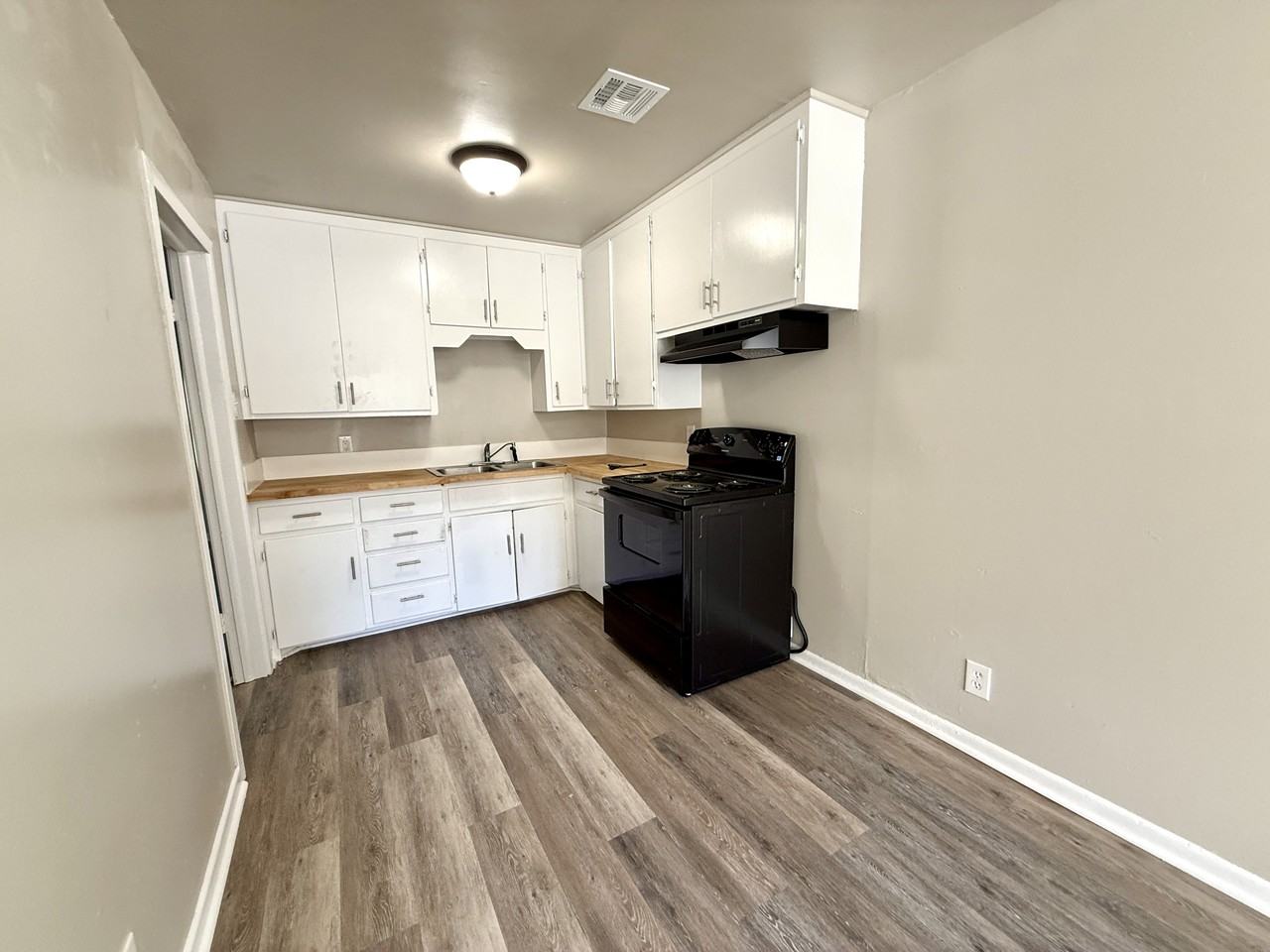 1618 Tower Dr #1 - Photo 4 of 20