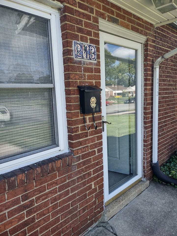213 Bassett Ave - Photo 2 of 10
