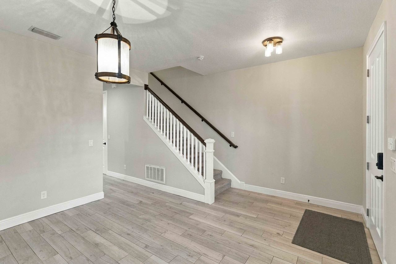 6310 S Richard Ave #1 - Photo 5 of 32