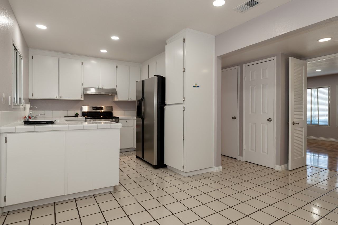 1031 Clyde Ave #1 - Photo 5 of 13