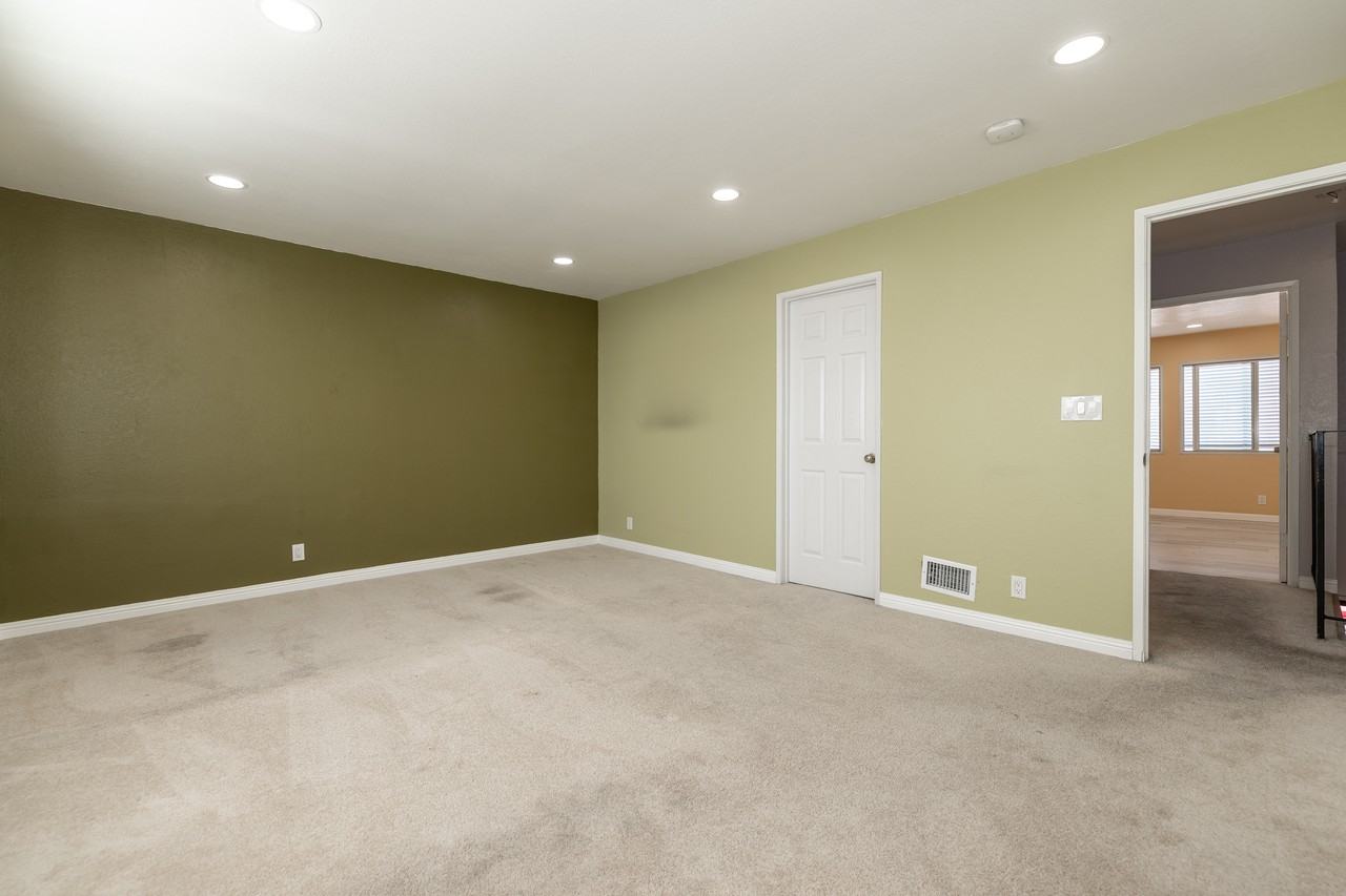 1031 Clyde Ave #1 - Photo 7 of 13