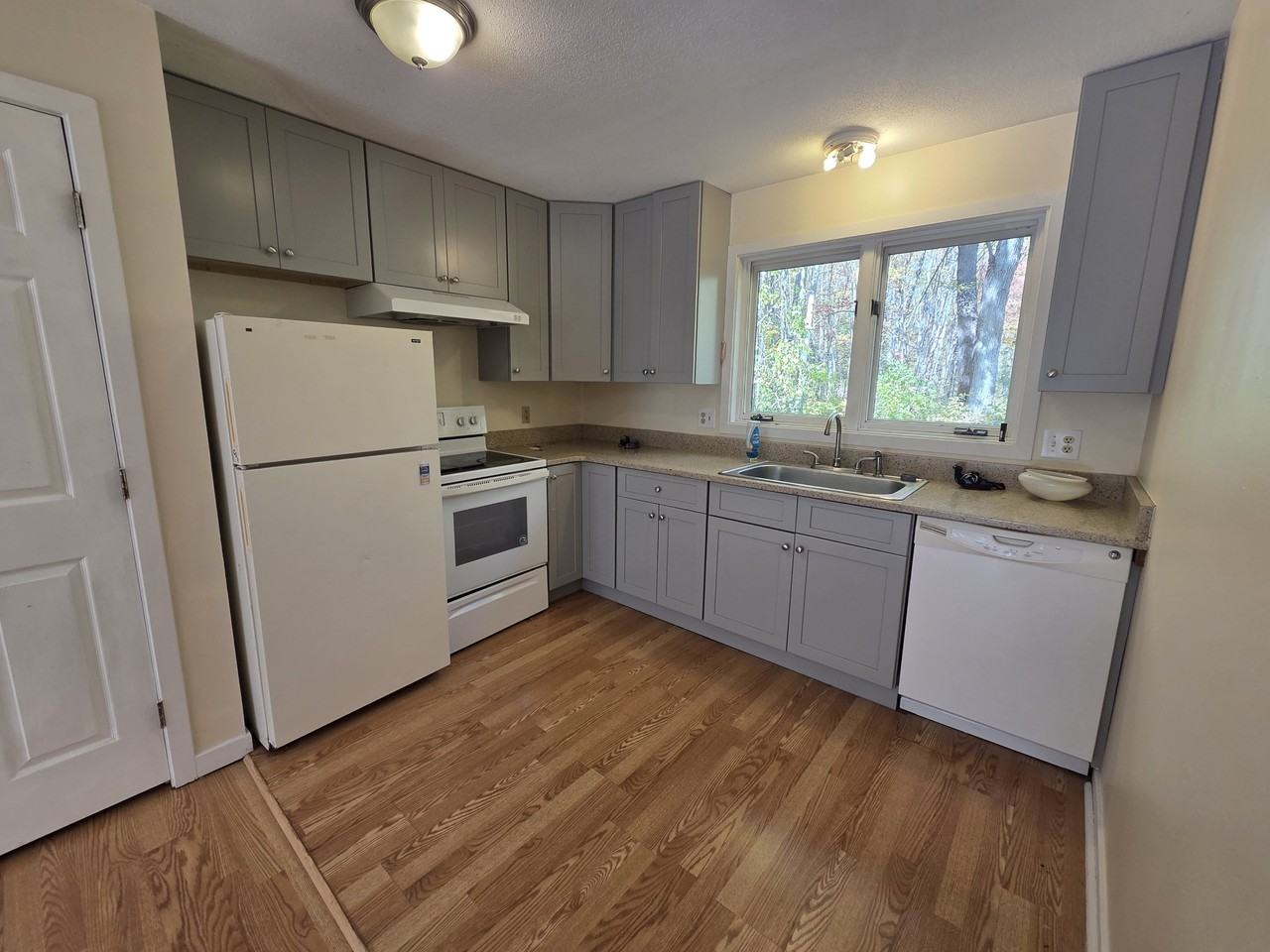 32 Salem Pl #1 - Photo 3 of 9